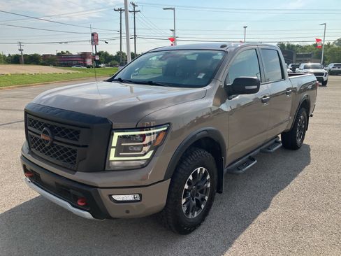Used 2021 Nissan Titan PRO-4X w/ Pro-4x Convenience Package AWD/4WD image 3