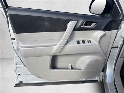 Used 2012 Toyota Highlander 4WD Hybrid image 13