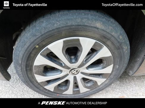 Used 2020 Toyota Prius XLE AWD/4WD image 7