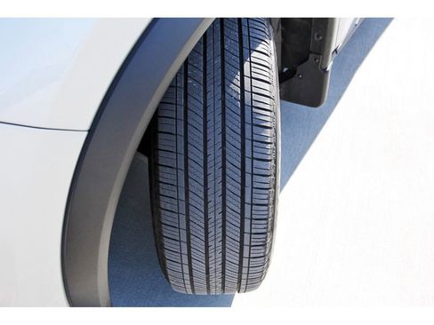 Used 2024 Nissan Rogue SV w/ SV Premium Package image 30