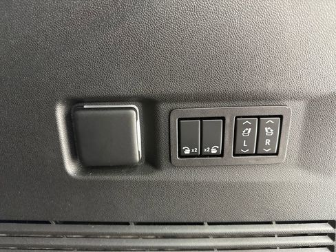 Used 2023 GMC Yukon Denali Ultimate image 17