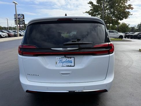 New 2026 Chrysler Pacifica Select image 7