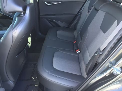 New 2025 Kia Niro EX Touring image 18