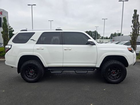 Used 2018 Toyota 4Runner TRD Off-Road Premium AWD/4WD image 7