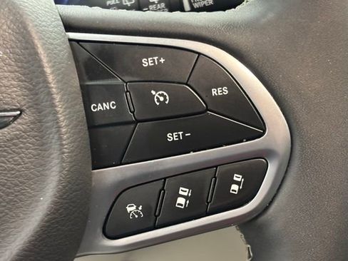 Used 2024 Chrysler Pacifica Touring-L image 20