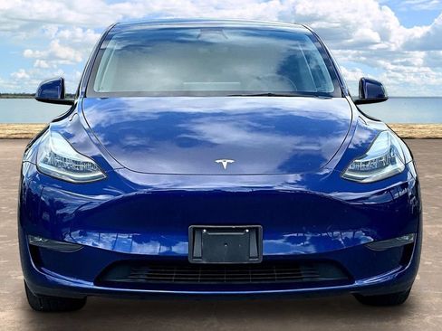 Used 2023 Tesla Model Y Long Range AWD/4WD image 2