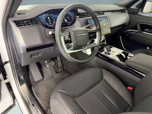 Used 2025 Land Rover Range Rover SE AWD/4WD image 4