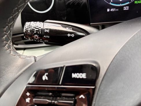 Used 2025 Hyundai Elantra Limited FWD image 28