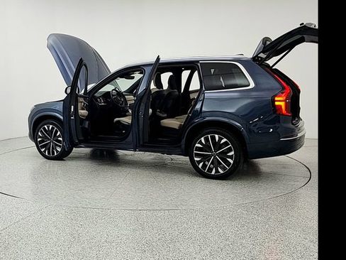 Certified 2026 Volvo XC90 B6 Plus AWD/4WD image 12