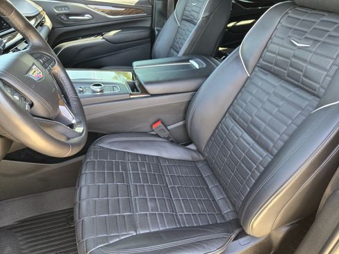 Used 2023 Cadillac Escalade ESV Sport Platinum w/ LPO, ONYX Package AWD/4WD image 9