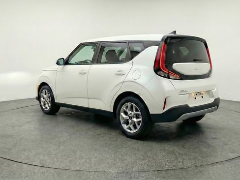 Used 2025 Kia Soul LX w/ LX Technology Package FWD image 6