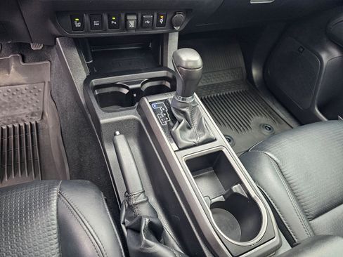 Used 2023 Toyota Tacoma TRD Off-Road w/ TRD Premium Off Road Package image 31