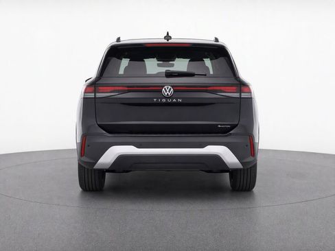 Used 2025 Volkswagen Tiguan S AWD/4WD image 8