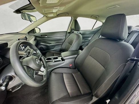 Used 2024 Nissan Altima 2.5 SV FWD image 25