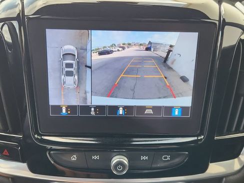 Used 2022 Chevrolet Traverse RS FWD image 6