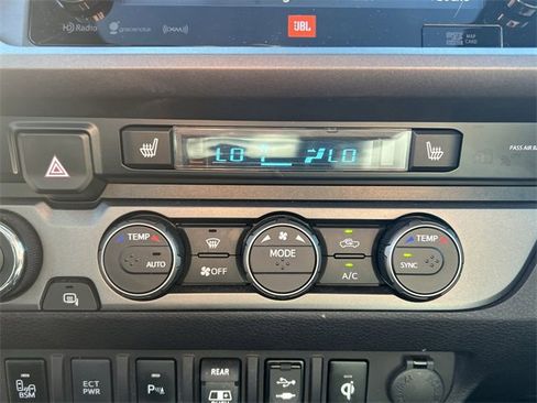 Used 2019 Toyota Tacoma TRD Off-Road image 18