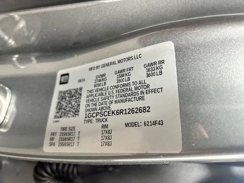 Used 2024 Chevrolet Colorado LT w/ LT Convenience Package II image 31