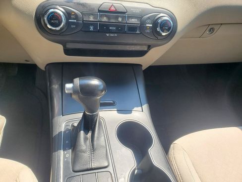 Used 2018 Kia Sorento FWD image 19