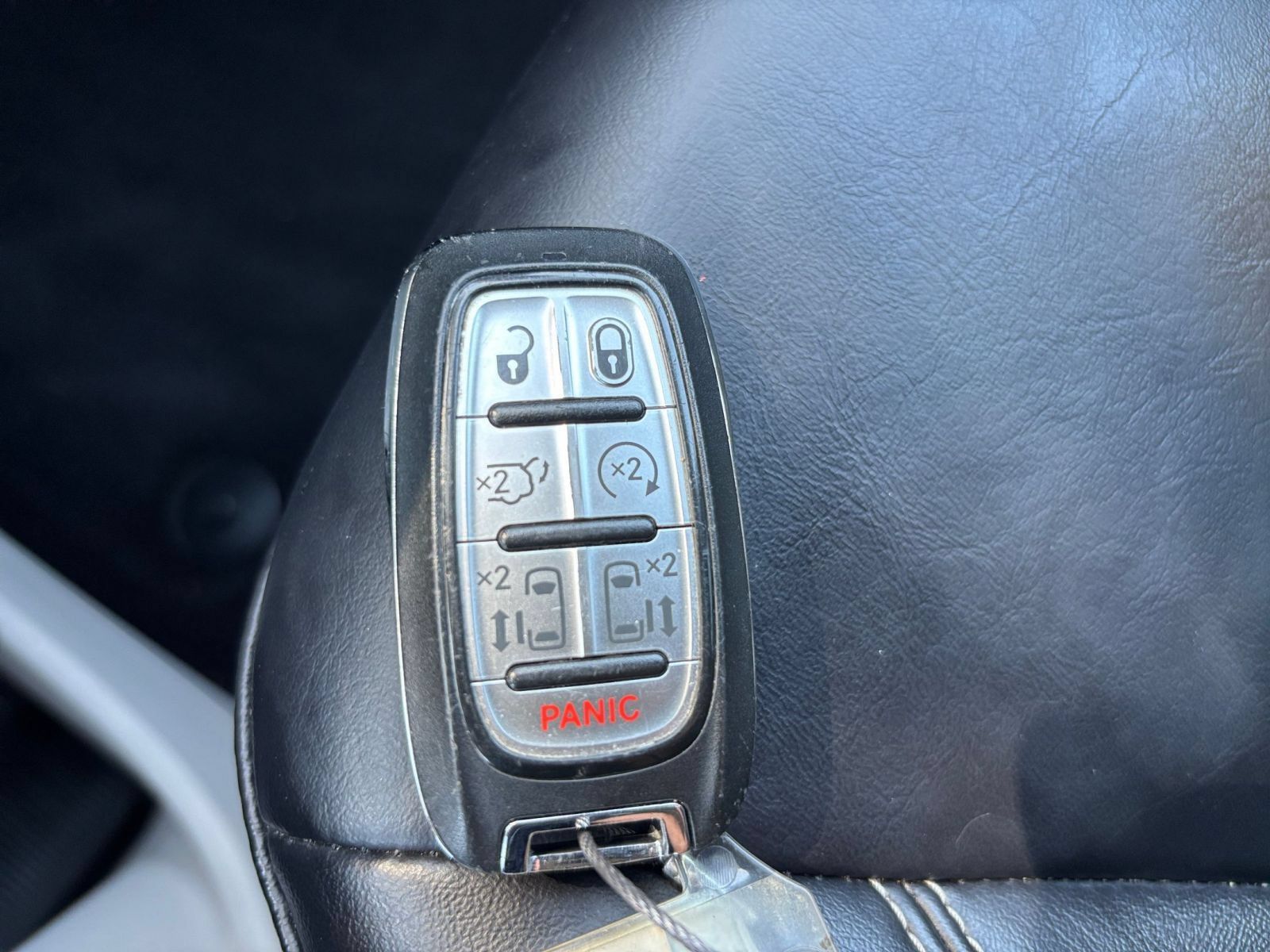 Used 2023 Chrysler Pacifica Touring-L FWD image 26