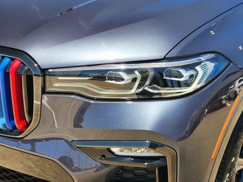 Used 2021 BMW X7 xDrive40i w/ M Sport Package AWD/4WD image 9