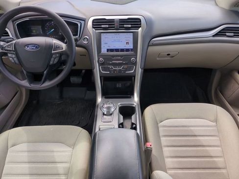 Used 2020 Ford Fusion SE FWD image 24
