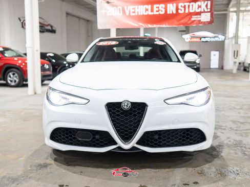 Used 2018 Alfa Romeo Giulia Ti Sport w/ Quick Order Package 22S Sport AWD/4WD image 2