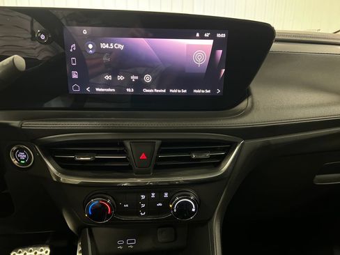 Certified 2024 Buick Encore GX Preferred AWD/4WD image 23