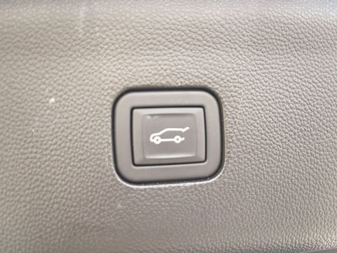 Used 2024 Buick Enclave Essence w/ Experience Buick Package FWD image 16