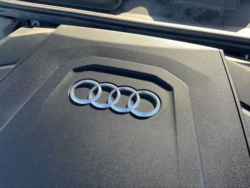 Used 2019 Audi Q8 Premium image 33