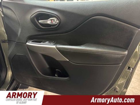 Used 2021 Jeep Cherokee Latitude Lux w/ Sun & Sound Group image 37