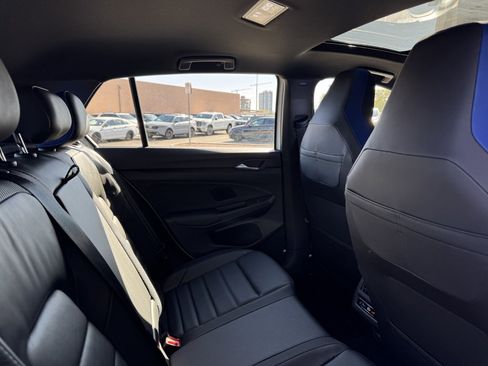 Used 2022 Volkswagen Golf R image 40