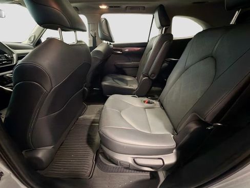 Used 2021 Toyota Highlander Platinum FWD image 21