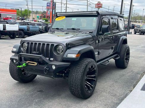 Used 2018 Jeep Wrangler Unlimited Sport S AWD/4WD image 7