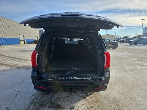 Used 2023 GMC Yukon XL SLE image 5