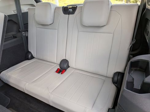 Used 2023 Volkswagen Tiguan SE image 19