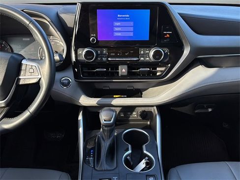 Certified 2023 Toyota Highlander XLE image 23