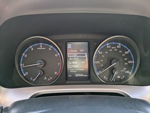 Used 2018 Toyota RAV4 XLE FWD image 28