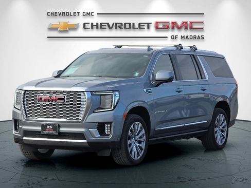 Used 2024 GMC Yukon XL Denali w/ Denali Reserve Package image 7
