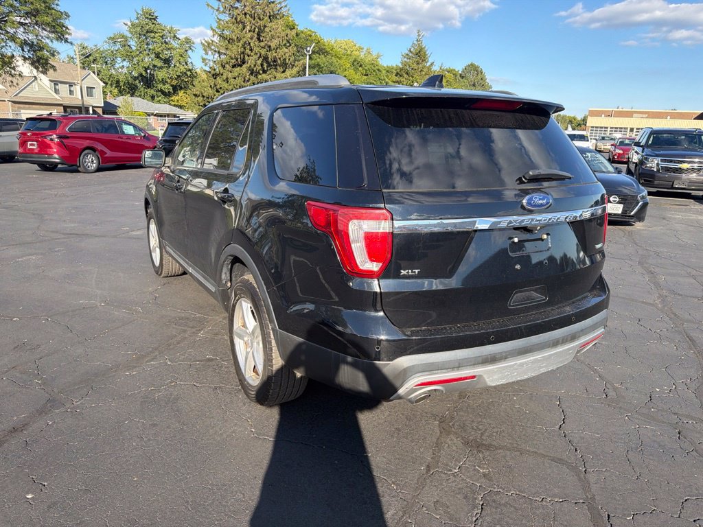 Used 2017 Ford Explorer XLT AWD/4WD image 8