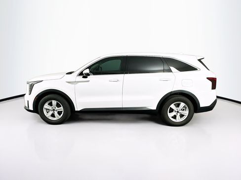 Used 2025 Kia Sorento LX FWD image 4