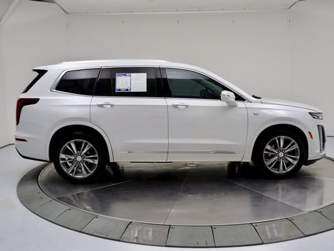 Used 2022 Cadillac XT6 Premium Luxury image 6