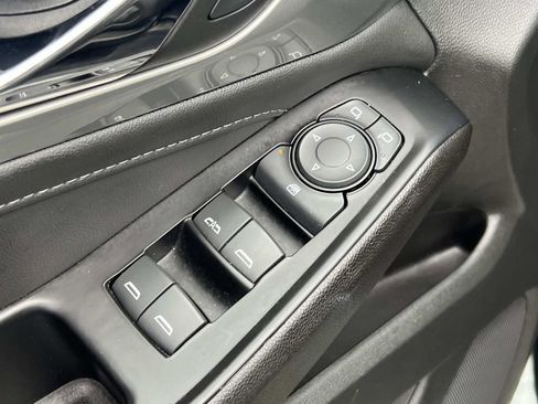 Used 2023 Chevrolet Traverse LT w/ Rear Camera Mirror Package image 14