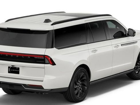 New 2026 Lincoln Navigator L Reserve AWD/4WD image 3