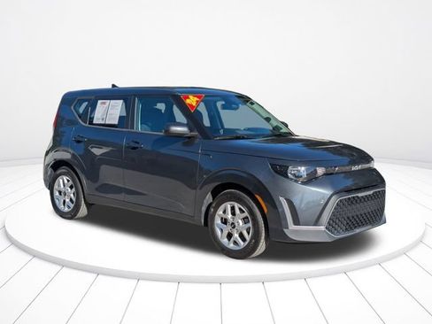 Used 2024 Kia Soul LX w/ Option Group 015 FWD image 2