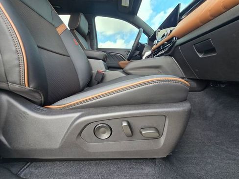 Used 2025 GMC Canyon AT4 w/ Technology Plus Package image 18