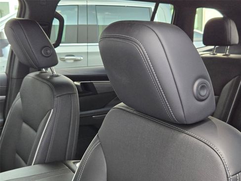 Used 2025 Buick Enclave Preferred FWD image 11