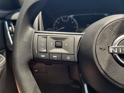 Used 2024 Nissan Rogue SV AWD/4WD image 14