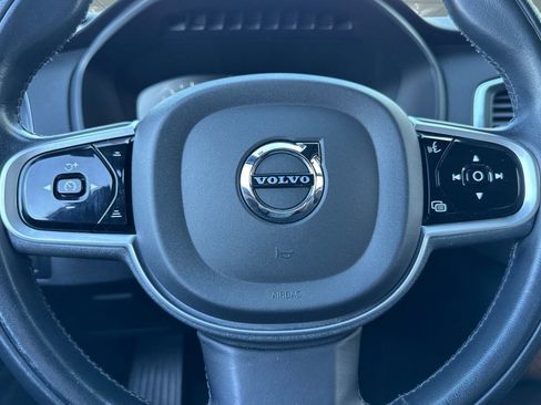 Used 2022 Volvo XC90 T6 Momentum w/ Climate Package image 17