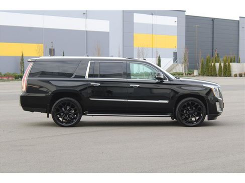 Used 2016 Cadillac Escalade ESV Luxury image 4