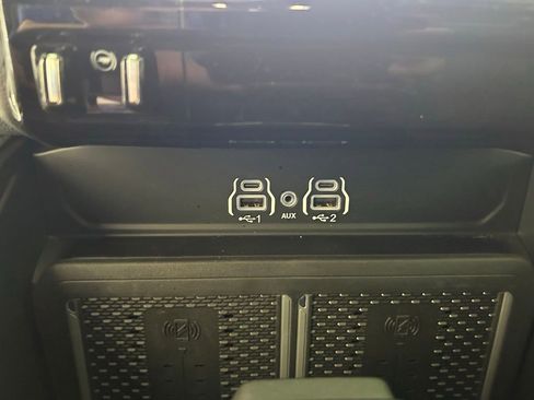 Used 2025 RAM 2500 Laramie AWD/4WD image 52